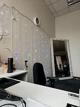 Juicy PeachLux online show from May 2026 06:50:01 AM