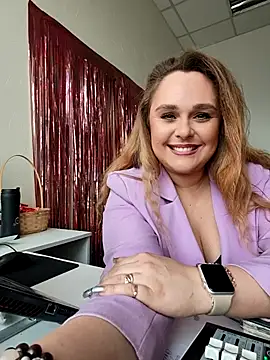 Juicy PeachLux online show from October 2025 05:50:01 AM