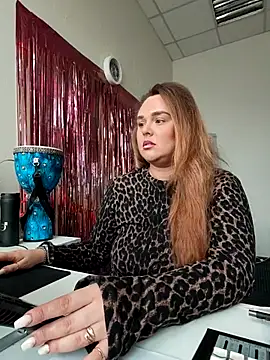 Juicy PeachLux online show from December 2025 09:42:02 AM