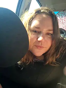 Snapshot of Bigmouthbitch chatting on November 2025 06:11:01 PM Bigmouthbitch online show from November 2025 06:11:01 PM