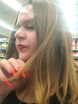 Snapshot of Bigmouthbitch chatting on December 2025 03:46:02 AM Bigmouthbitch online show from December 2025 03:46:02 AM