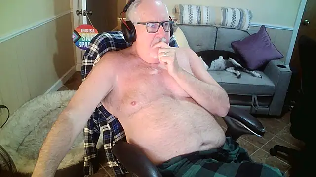 Snapshot of superbearboss chatting on April 2026 03:49:02 PM superbearboss online show from April 2026 03:49:02 PM