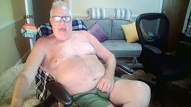 Snapshot of superbearboss chatting on June 2026 10:51:02 PM superbearboss online show from June 2026 10:51:02 PM