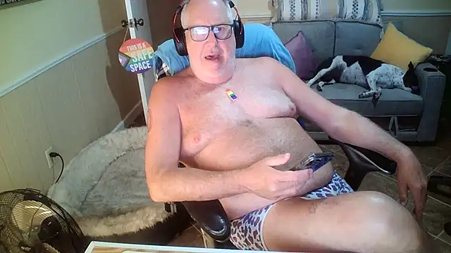 Snapshot of superbearboss chatting on June 2026 02:06:01 AM superbearboss online show from June 2026 02:06:01 AM