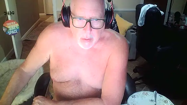 Snapshot of superbearboss chatting on June 2026 02:55:02 AM superbearboss online show from June 2026 02:55:02 AM