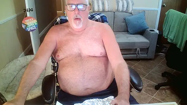 Snapshot of superbearboss chatting on June 2026 04:23:01 PM superbearboss online show from June 2026 04:23:01 PM