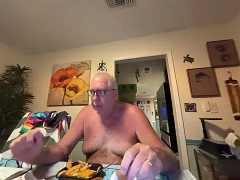 Snapshot of superbearboss chatting on June 2026 02:44:02 AM superbearboss online show from June 2026 02:44:02 AM