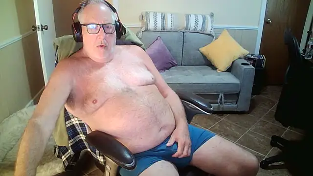 Snapshot of superbearboss chatting on June 2026 08:41:01 PM superbearboss online show from June 2026 08:41:01 PM