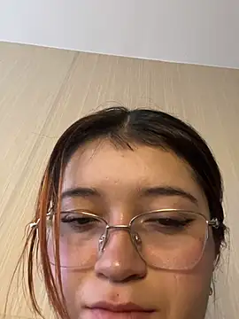Karina Leon online show from July 2026 06:00:02 PM