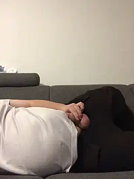 Derbaer1990 online show from November 2025 01:37:01 PM