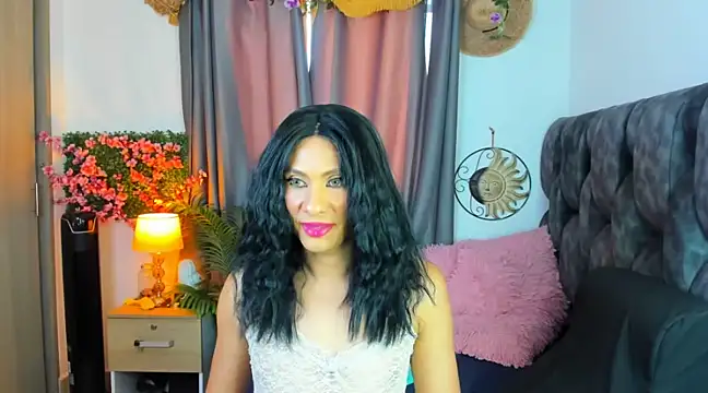 Snapshot of davinaclaire chatting on March 2025 08:18:02 PM davinaclaire online show from March 2025 08:18:02 PM