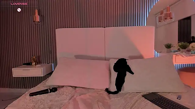 Zoewhitte online show from November 2025 12:37:01 AM