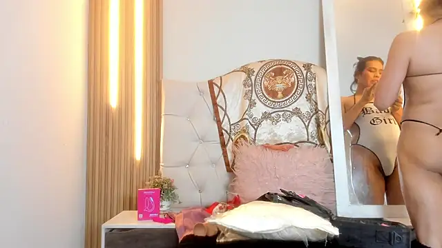 Alexa Bravva online show from March 2026 04:01:02 AM