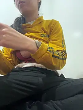 saraaxx1 online show from February 2026 10:10:01 PM