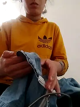 saraaxx1 online show from November 2025 02:16:01 PM