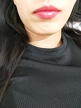 saraaxx1 online show from November 2025 03:29:02 PM