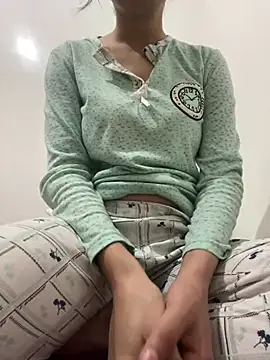 saraaxx1 online show from May 2026 01:49:01 PM