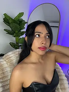  Emily Thompson  online show from June 2026 02:17:01 AM