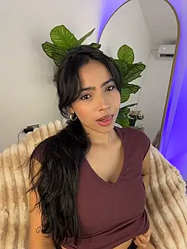  Emily Thompson  online show from July 2026 04:24:02 AM