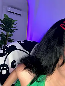  Emily Thompson  online show from January 2026 03:23:01 AM