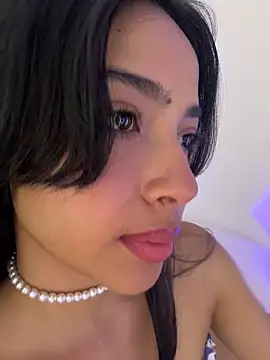  Emily Thompson  online show from February 2026 11:13:02 PM