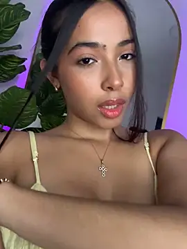  Emily Thompson  online show from October 2025 09:39:01 PM