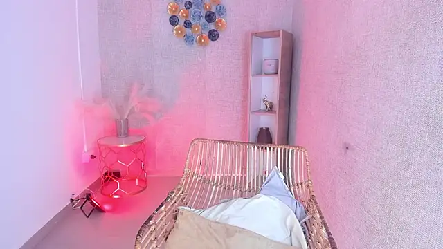 grace tom online show from December 2025 01:04:02 AM