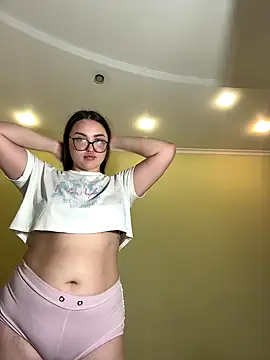 MiraLuccian online show from October 2025 08:10:02 PM