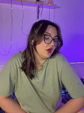 MiraLuccian online show from February 2026 03:45:01 PM