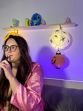 MiraLuccian online show from October 2025 07:47:02 PM