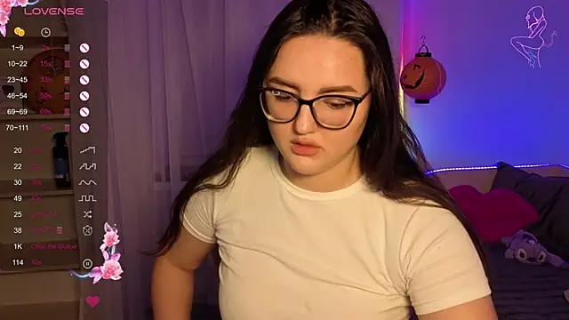 MiraLuccian online show from October 2025 07:22:02 PM