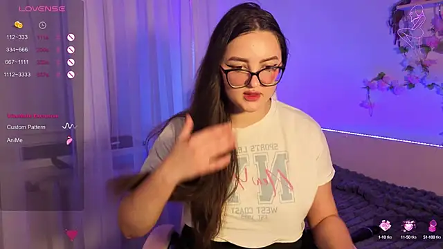 MiraLuccian online show from September 2025 06:40:01 PM