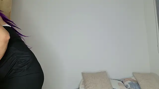 isahilton1 online show from February 2026 12:05:01 PM