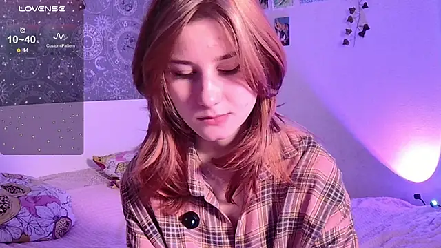 Snapshot of Cute_Cate404 chatting on November 2025 03:21:02 AM Cute Cate404 online show from November 2025 03:21:02 AM