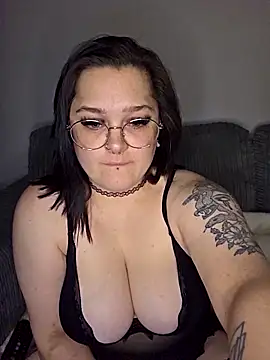 Saucy-Serenity online show from October 2025 07:13:02 PM