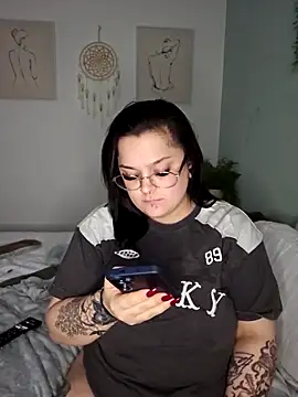 Saucy-Serenity online show from December 2025 09:04:01 PM