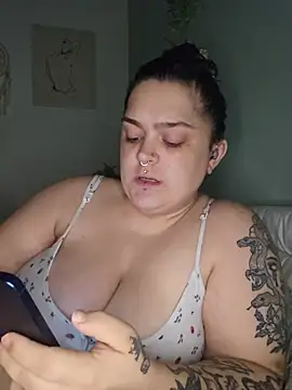 Snapshot of Saucy-Serenity chatting on June 2026 09:01:02 PM Saucy-Serenity online show from June 2026 09:01:02 PM