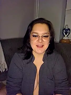 Saucy-Serenity online show from October 2025 07:59:01 PM