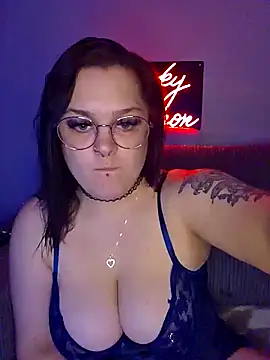 Saucy-Serenity online show from September 2025 07:37:02 PM