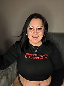 Saucy-Serenity online show from November 2025 08:45:02 PM