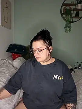 Saucy-Serenity online show from February 2026 08:00:01 PM