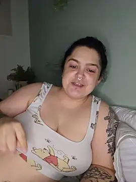 Snapshot of Saucy-Serenity chatting on June 2026 10:15:02 PM Saucy-Serenity online show from June 2026 10:15:02 PM