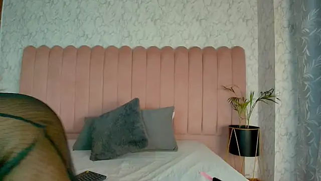 SCARLHETTBROWN online show from May 2026 01:58:01 PM