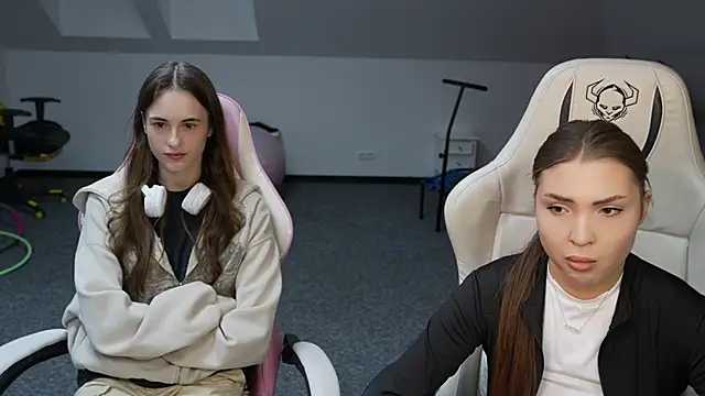 Snapshot of Billie054 chatting on November 2025 11:47:01 AM Billie054 online show from November 2025 11:47:01 AM