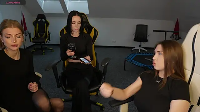 Snapshot of Billie054 chatting on November 2025 11:47:01 AM Billie054 online show from November 2025 11:47:01 AM