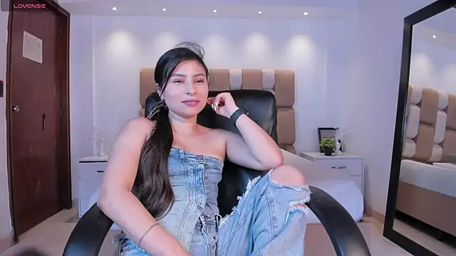 Catalina Santhana online show from September 2025 06:04:02 PM
