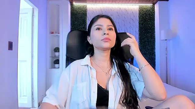 Catalina Santhana online show from October 2025 06:41:02 PM