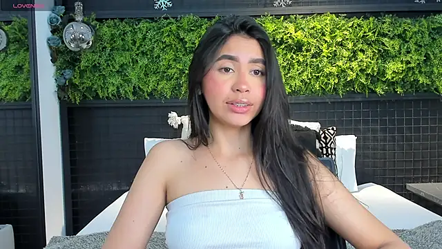 Snapshot of Linda-Shy chatting on March 2025 03:01:01 PM Linda-Shy online show from March 2025 03:01:01 PM