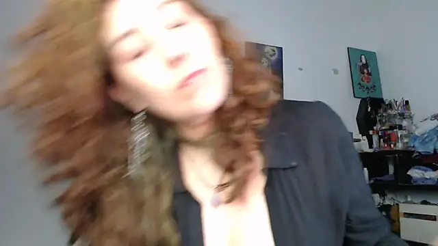 Luz delunaa online show from April 2026 04:03:01 AM