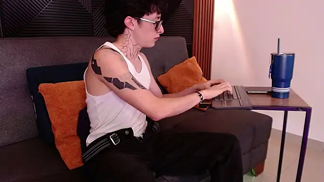 troy rouge online show from March 2025 01:36:02 AM